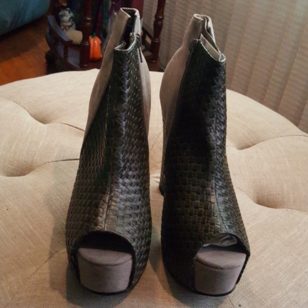 Shoes - Picture 2 of 5
